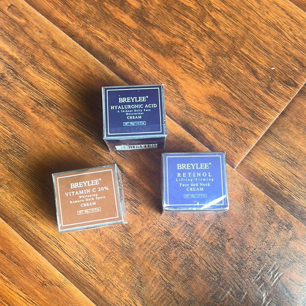 Moisturizing creams plus freebie
